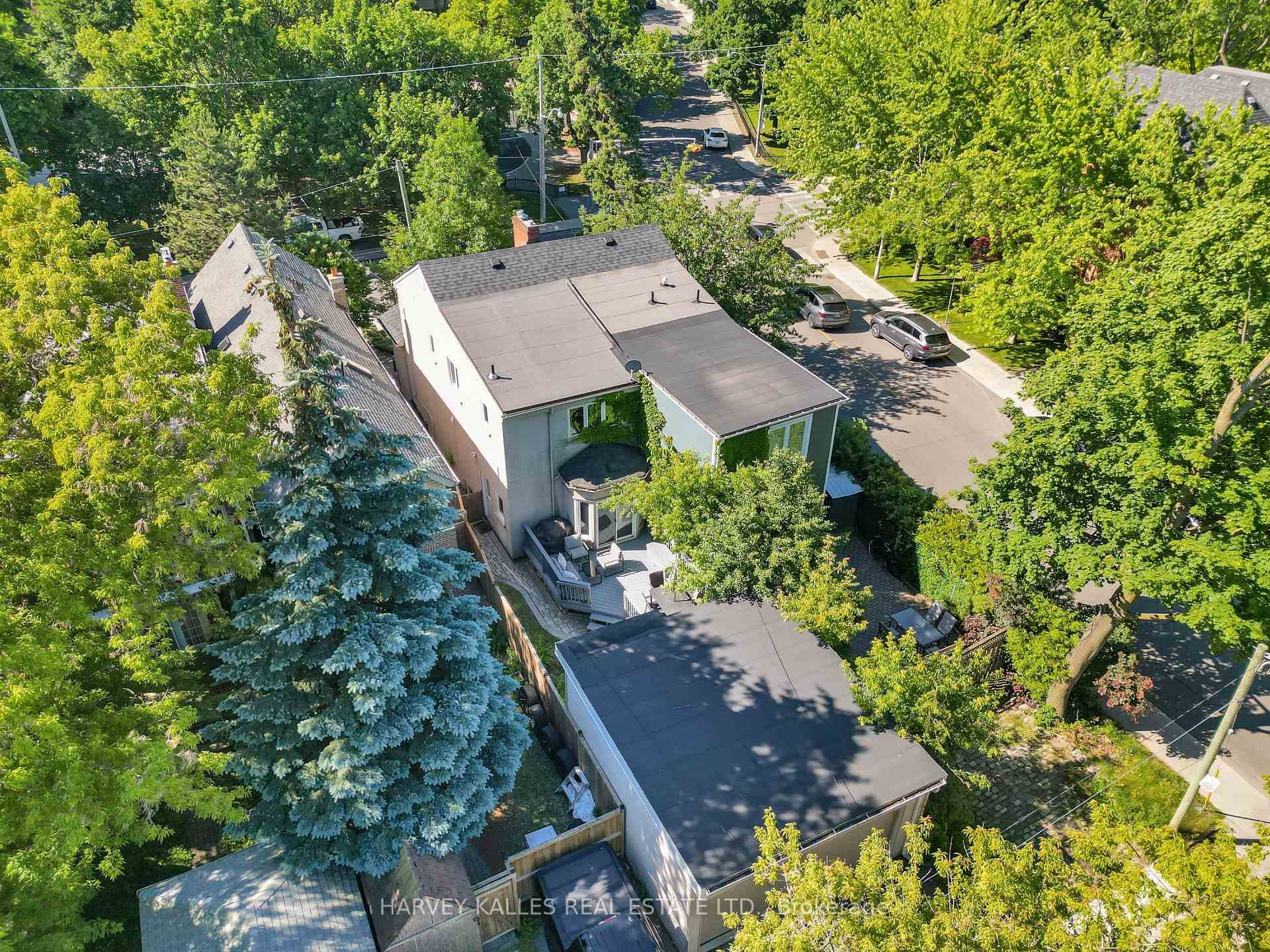 86 Woburn Avenue photo 43