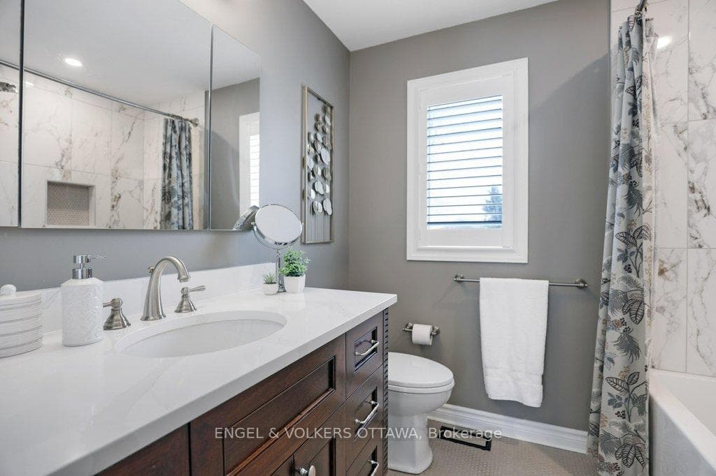 8 Mary Hill Crescent photo 34