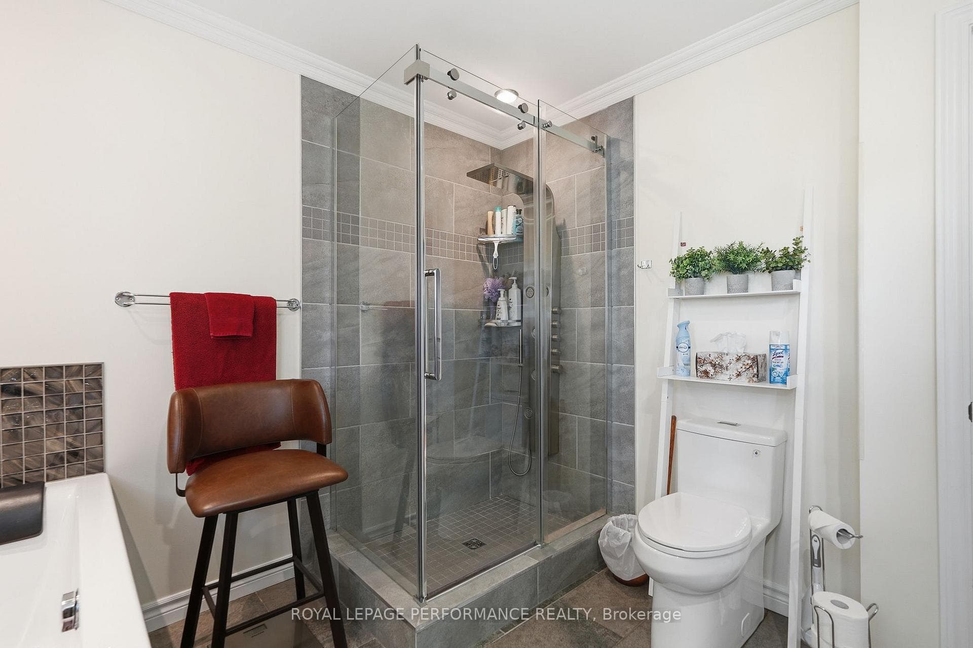 992 Ghislain Street photo 19