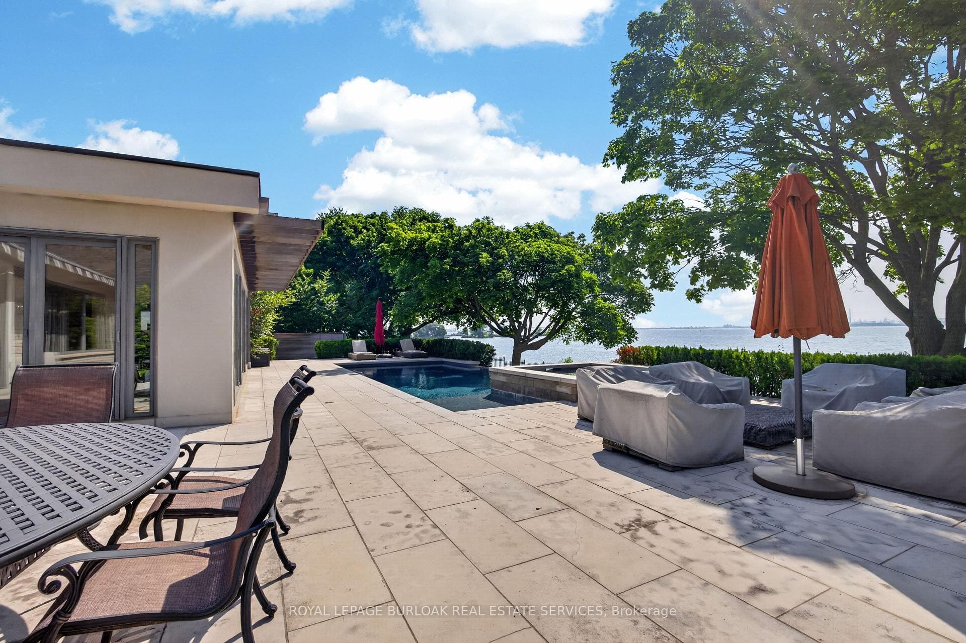 90 Oaklands Park Court photo 6