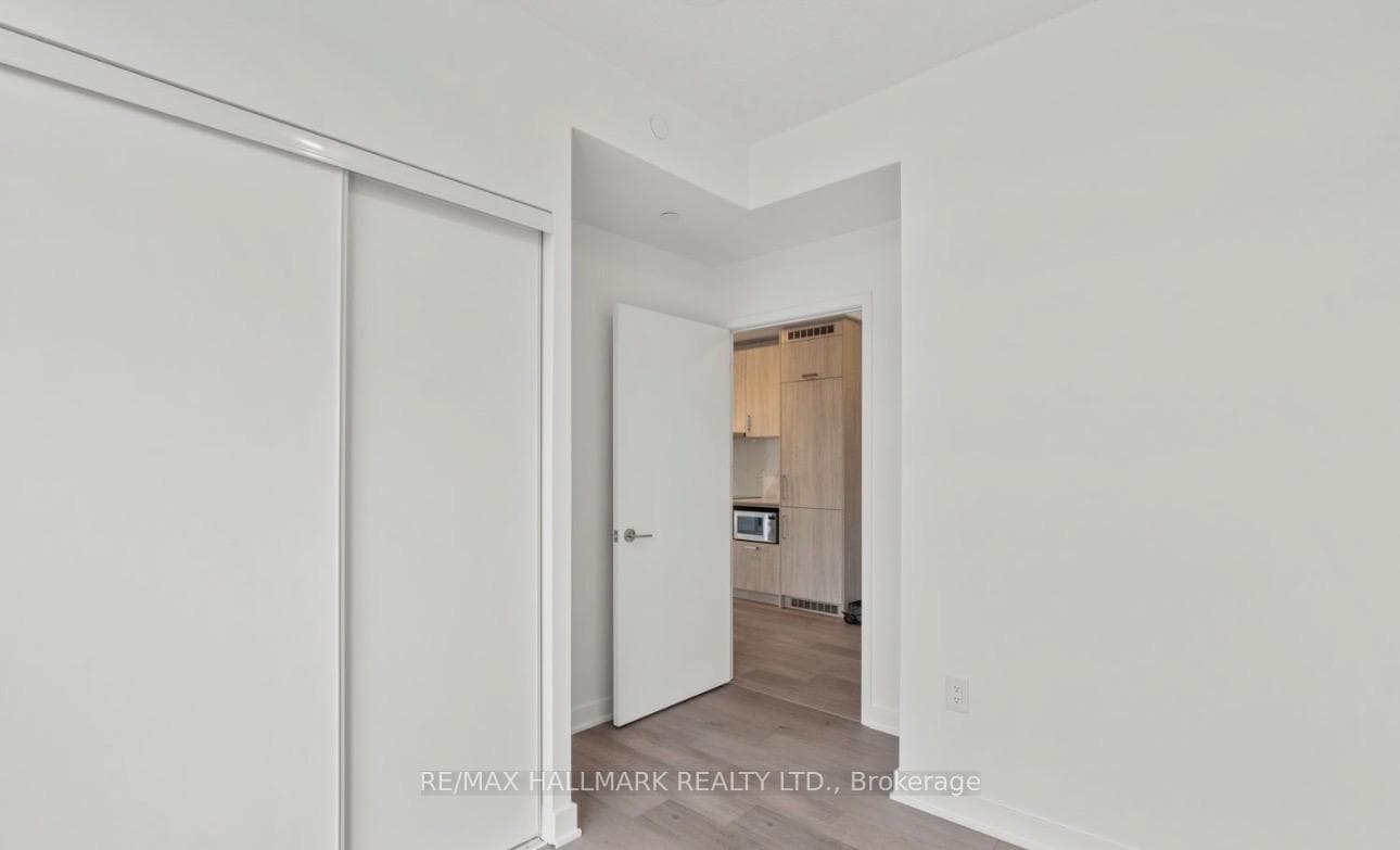 60 Honeycrisp Crescent Unit 820 photo 16