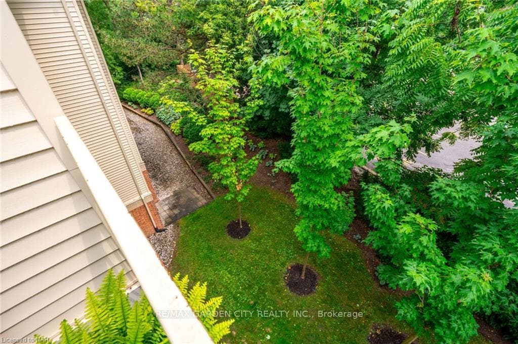 244 Lakeshore Road Unit 406 photo 35