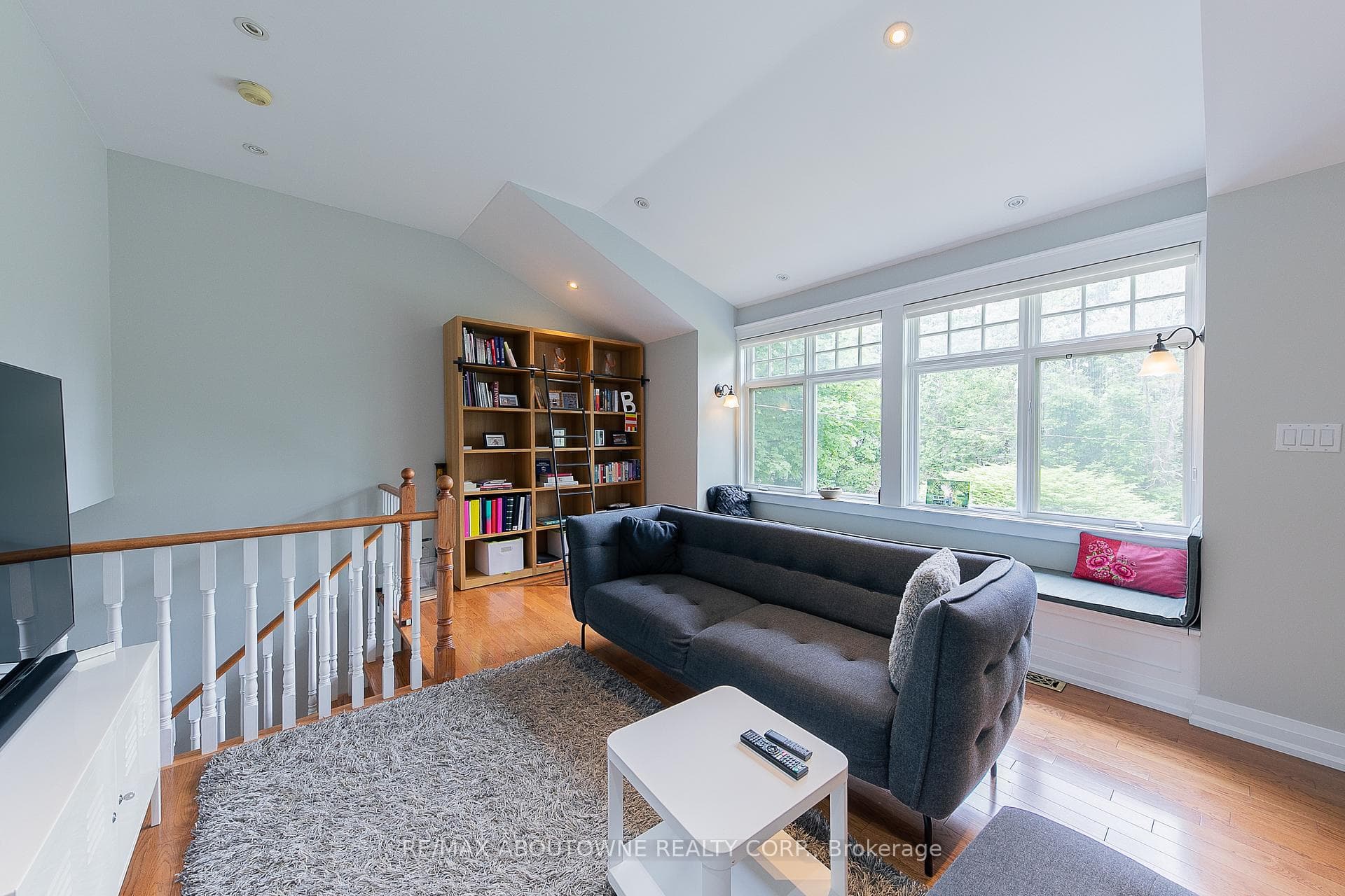 1290 Braeside Drive photo 21