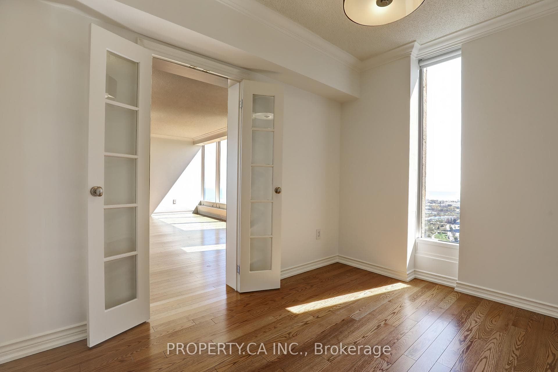 2045 Lake Shore Boulevard Unit 3701 photo 19