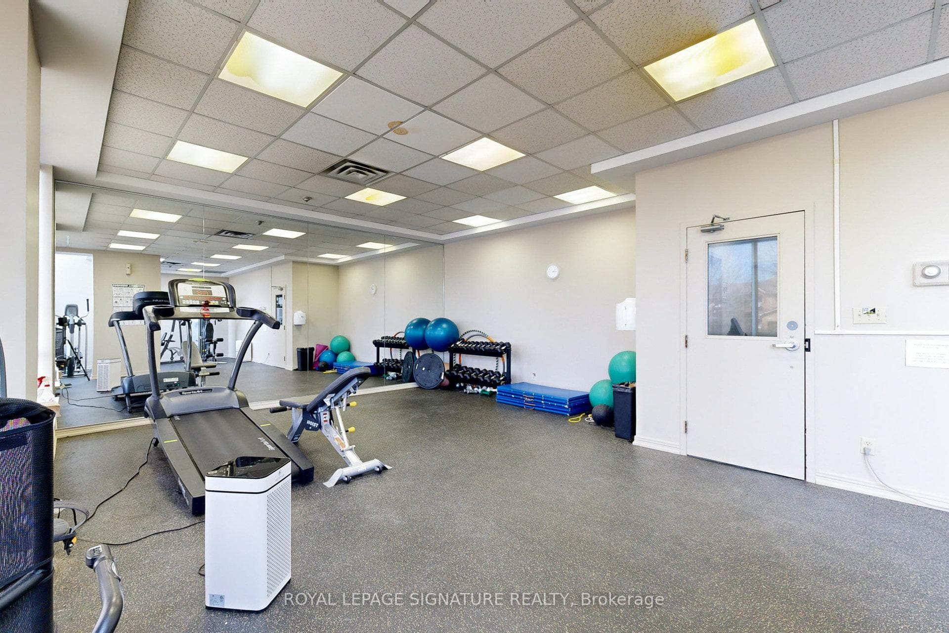 711 Rossland Road Unit 1201 photo 28