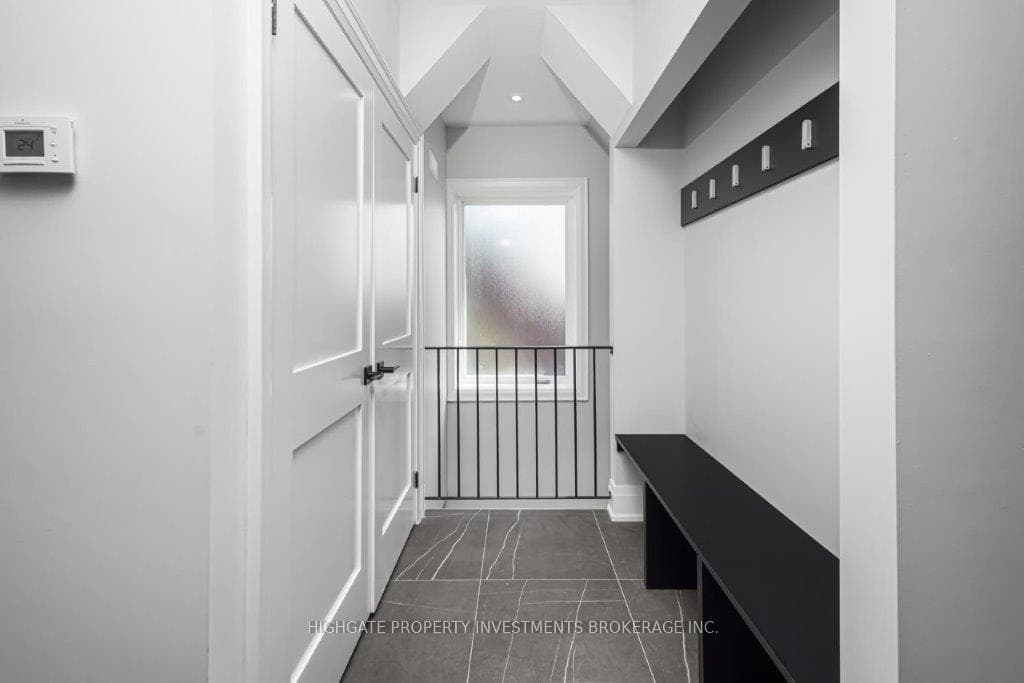 81 St John's Road Unit 3rd Flr photo 4