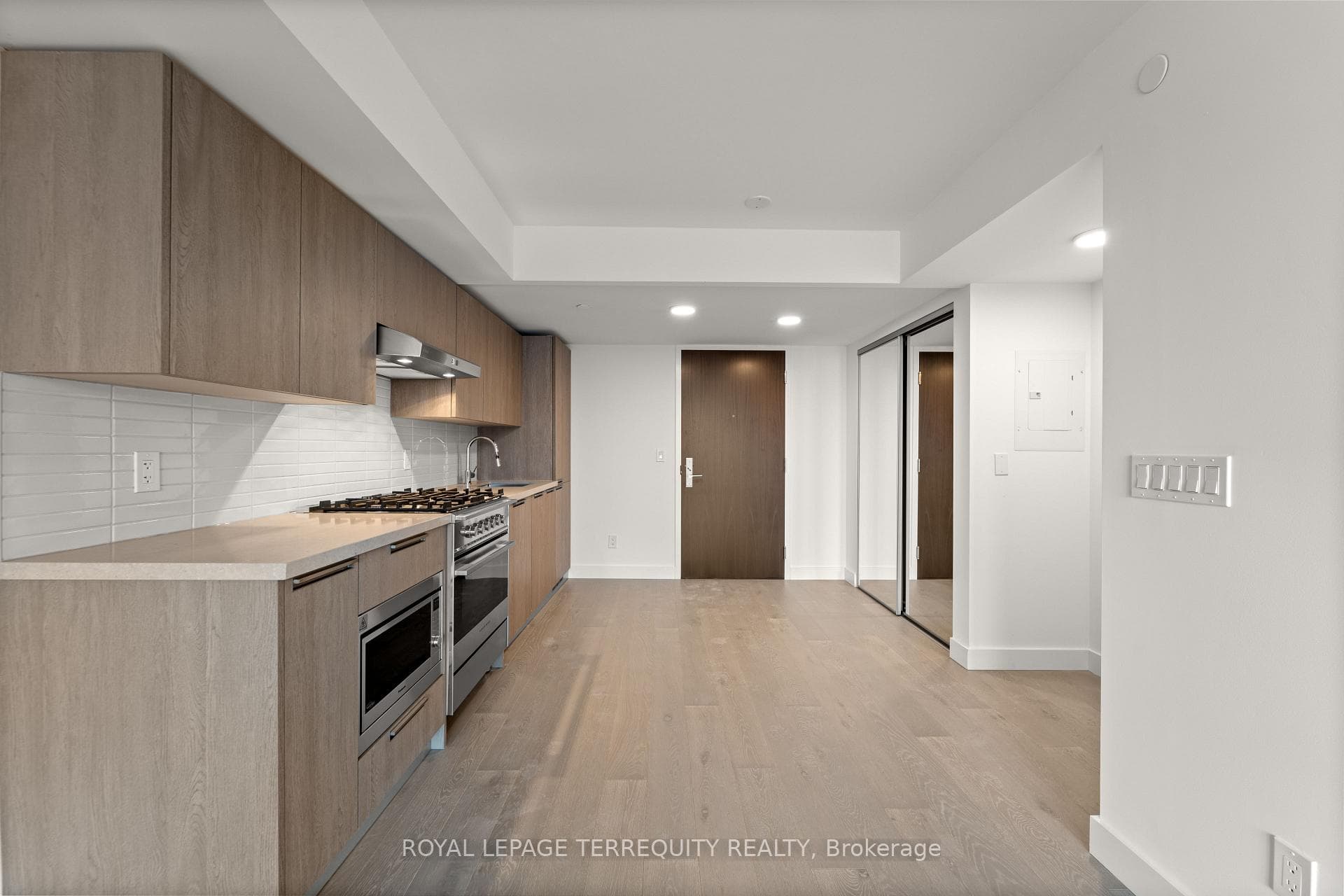 160 Kingsway Crescent Unit 213 photo 2