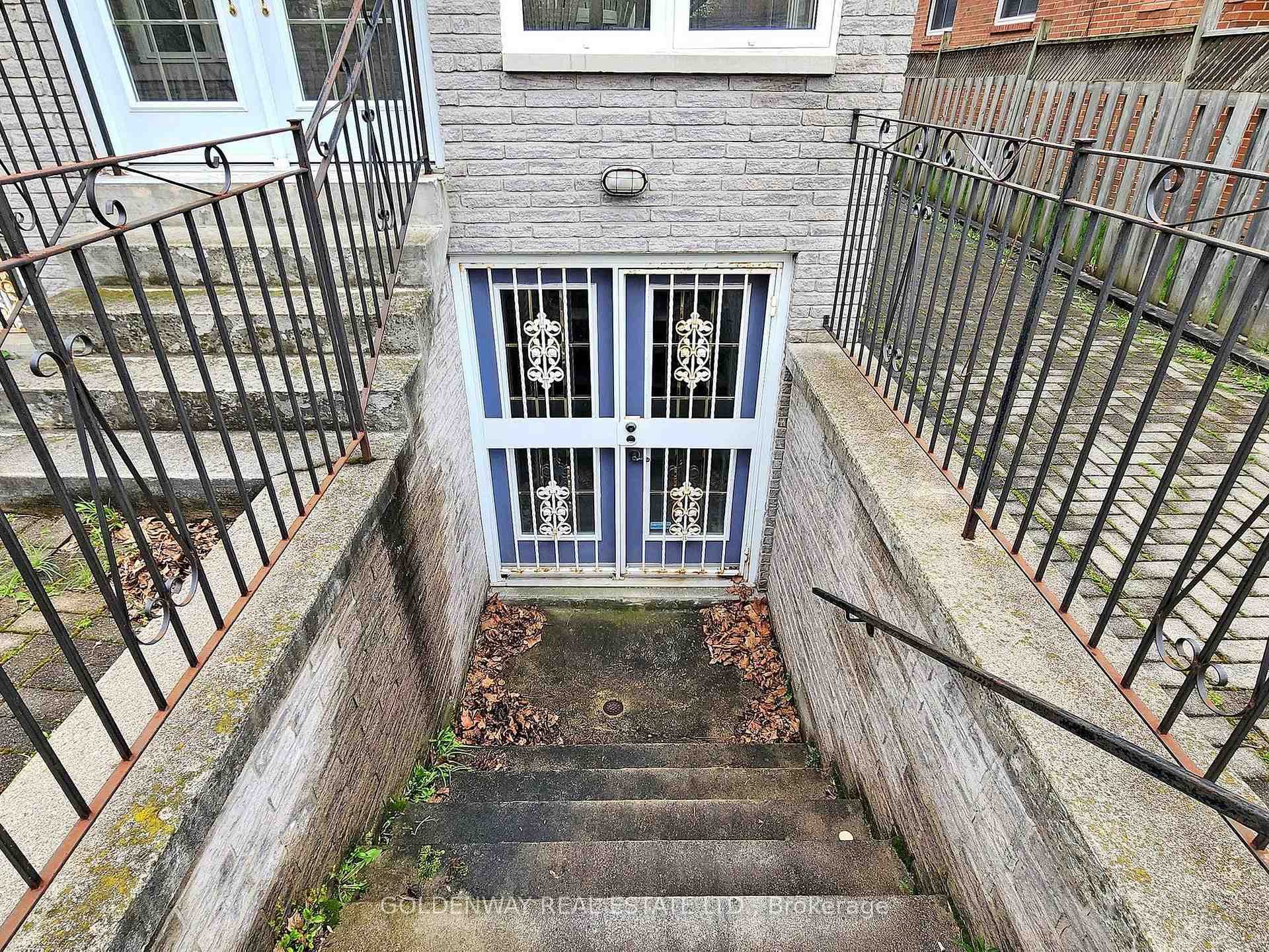 17 Garden Park Avenue photo 40