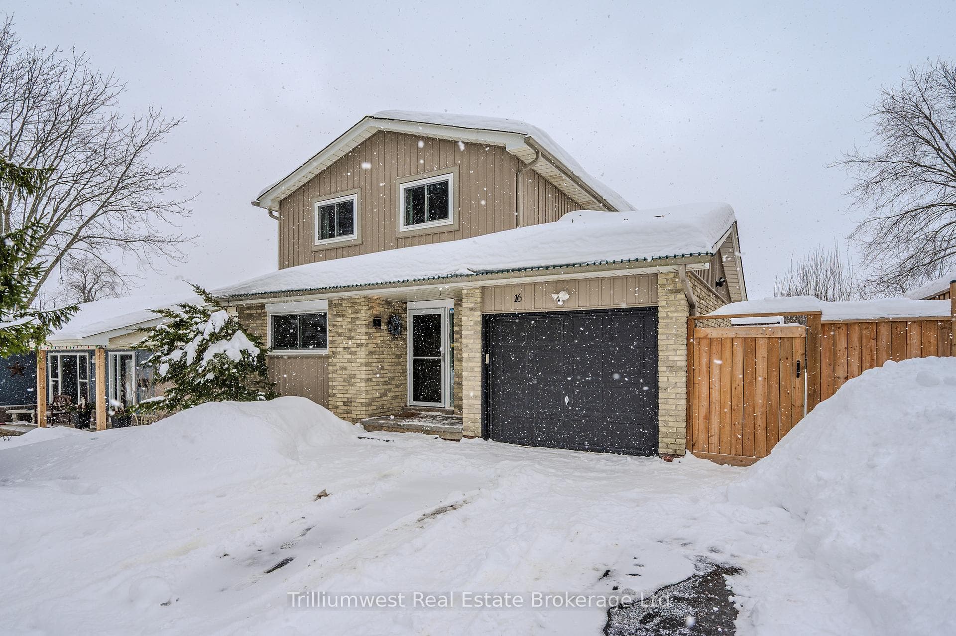 16 Woodridge Drive photo 3