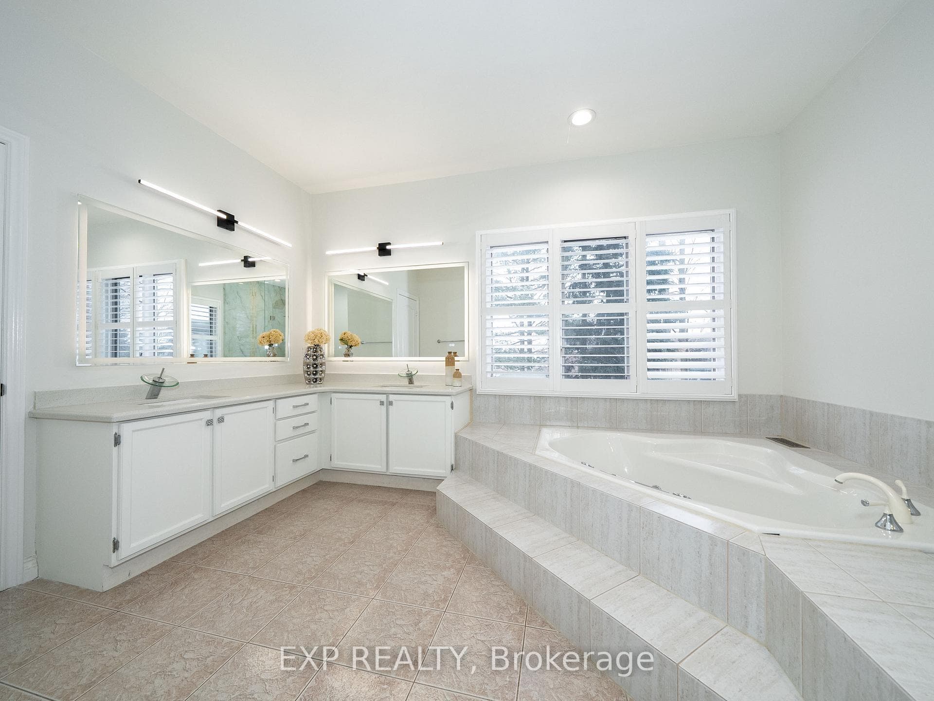 10 Edmund Crescent photo 30
