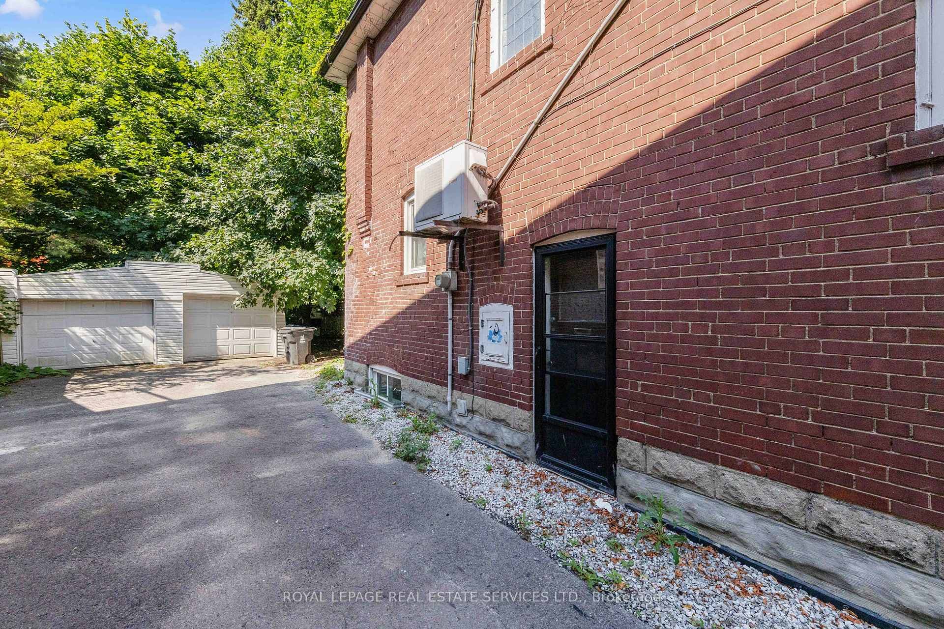 9 Duplex Crescent photo 39