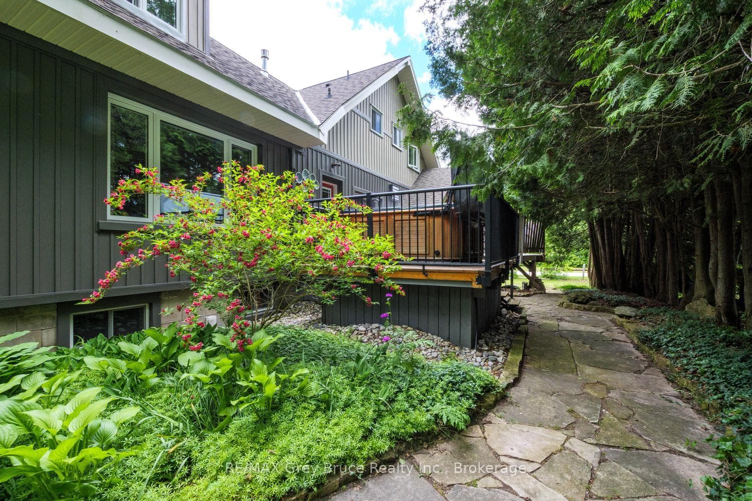 424 Huron Road photo 44