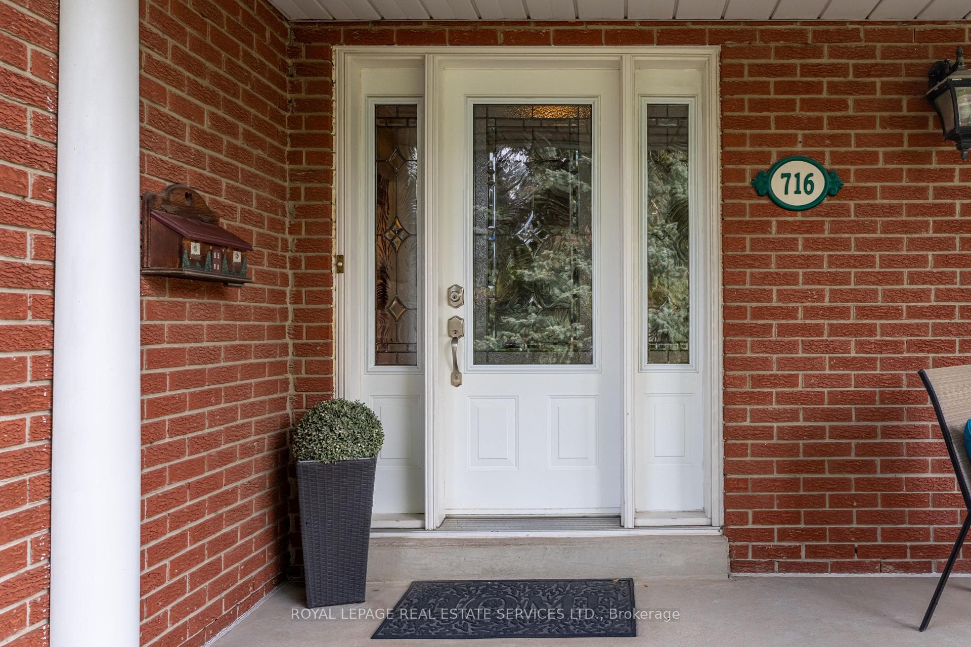 716 Cameron Court photo 2