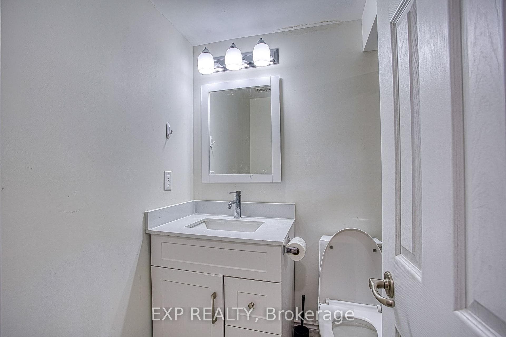15 Riley Avenue Unit Lower photo 3