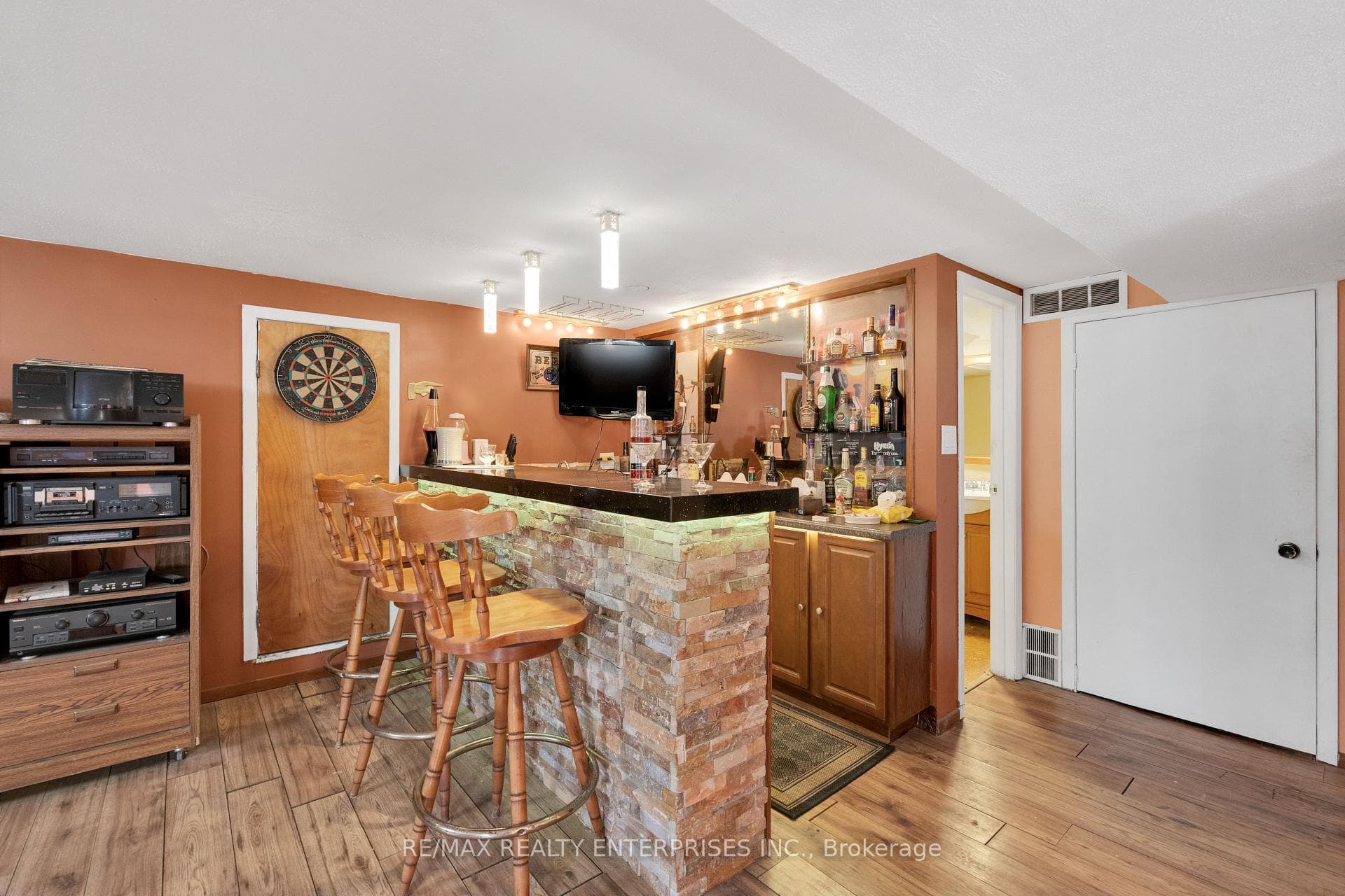 951 Atwater Avenue photo 34