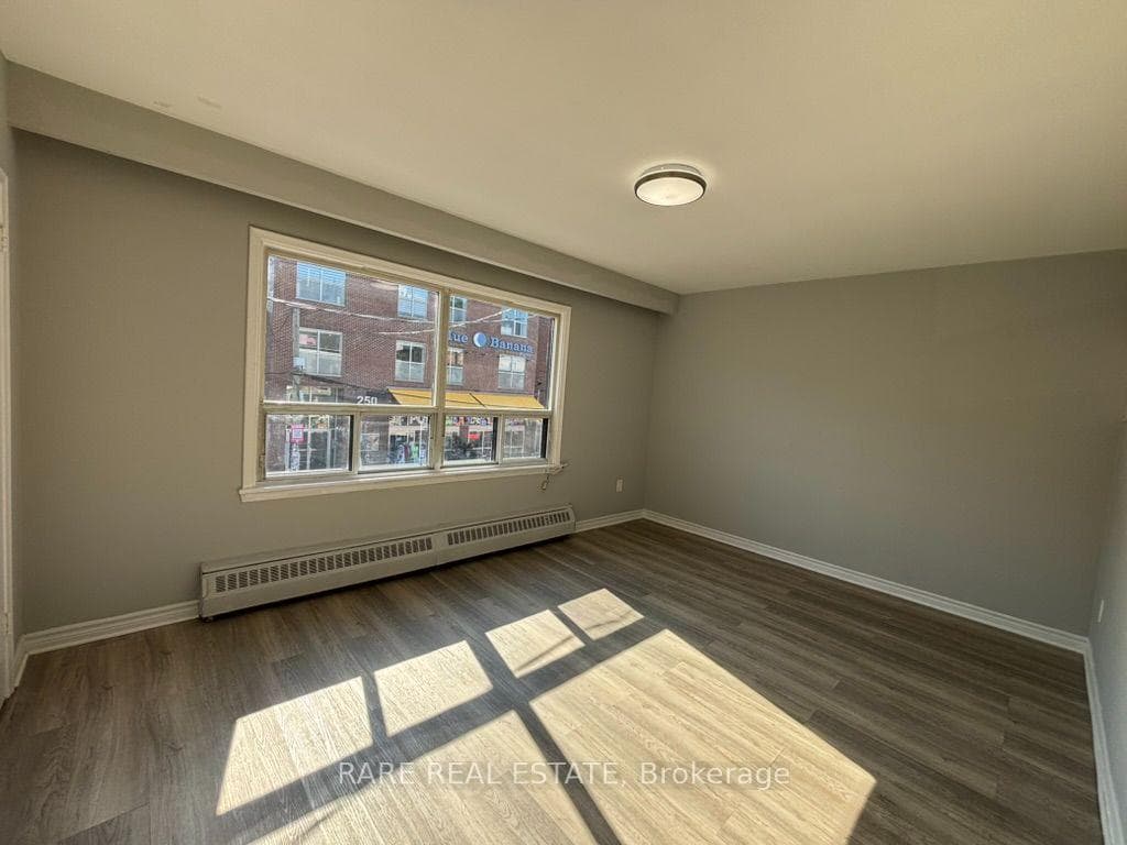 265 Augusta Avenue Unit 2 photo 2