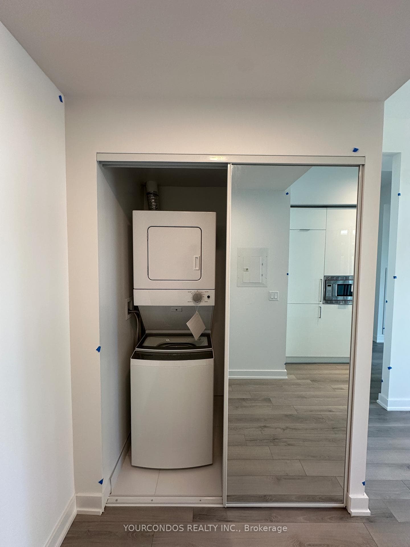 230 SIMCOE Street Unit 1227 photo 11