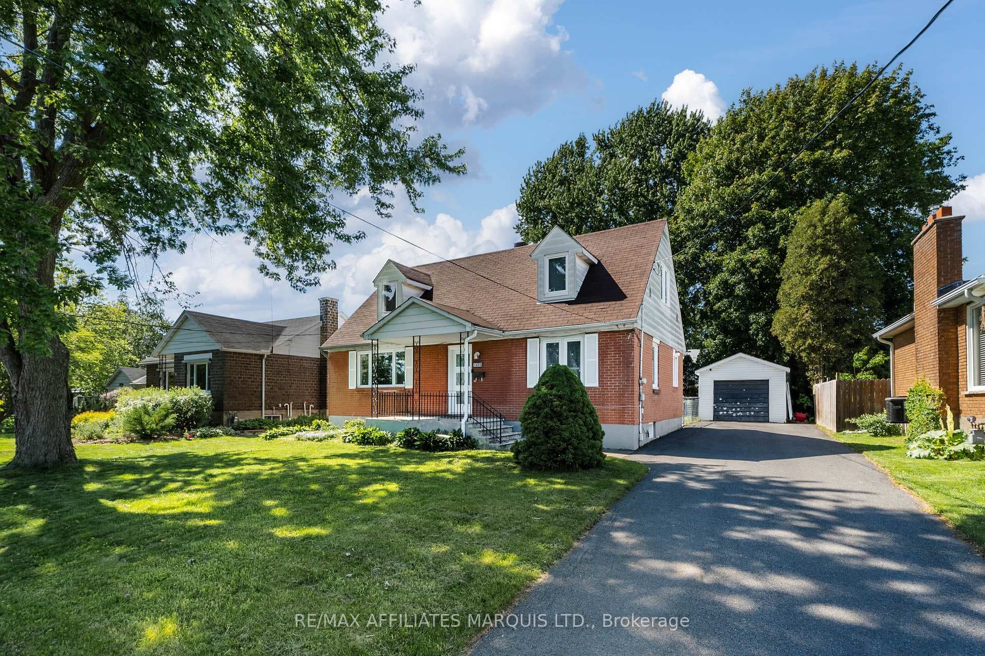 1605 Queen Street photo 1