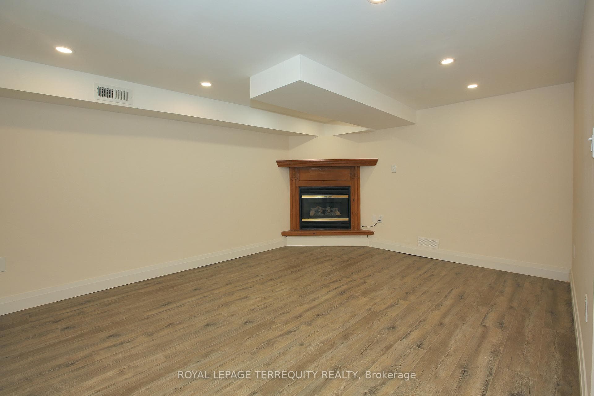 Gas fireplace & new flooring