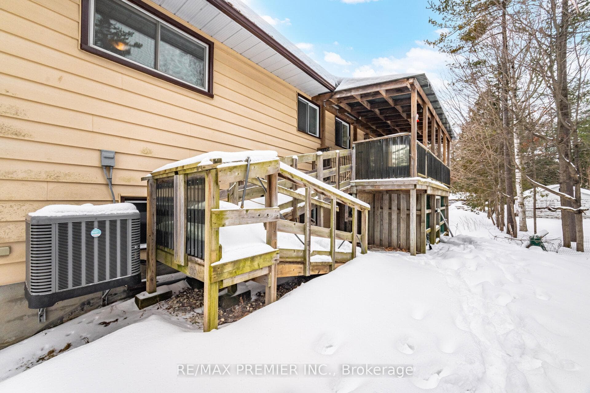 752 Pinegrove Avenue photo 43