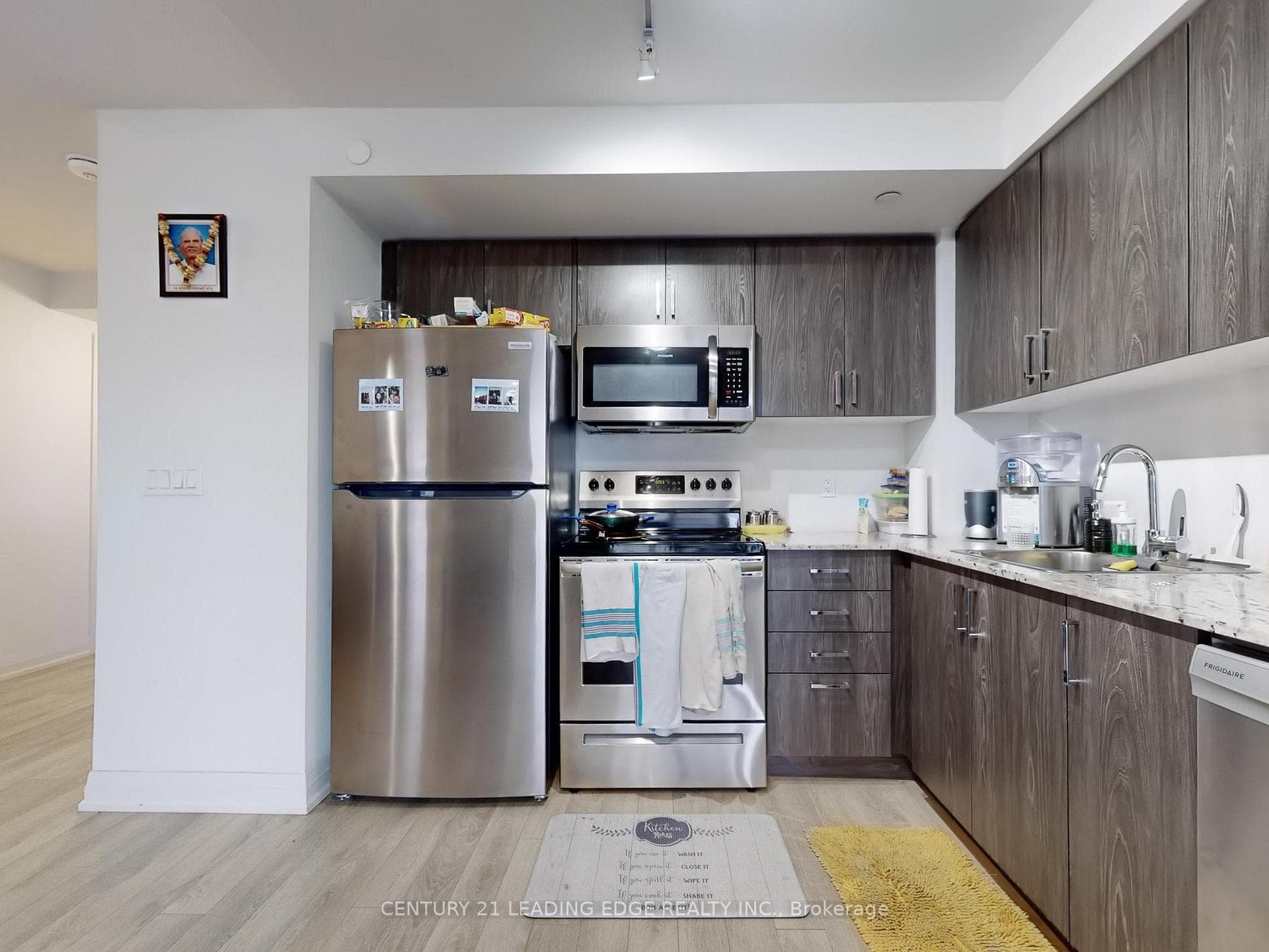 20 Meadowglen Place Unit 329 photo 19