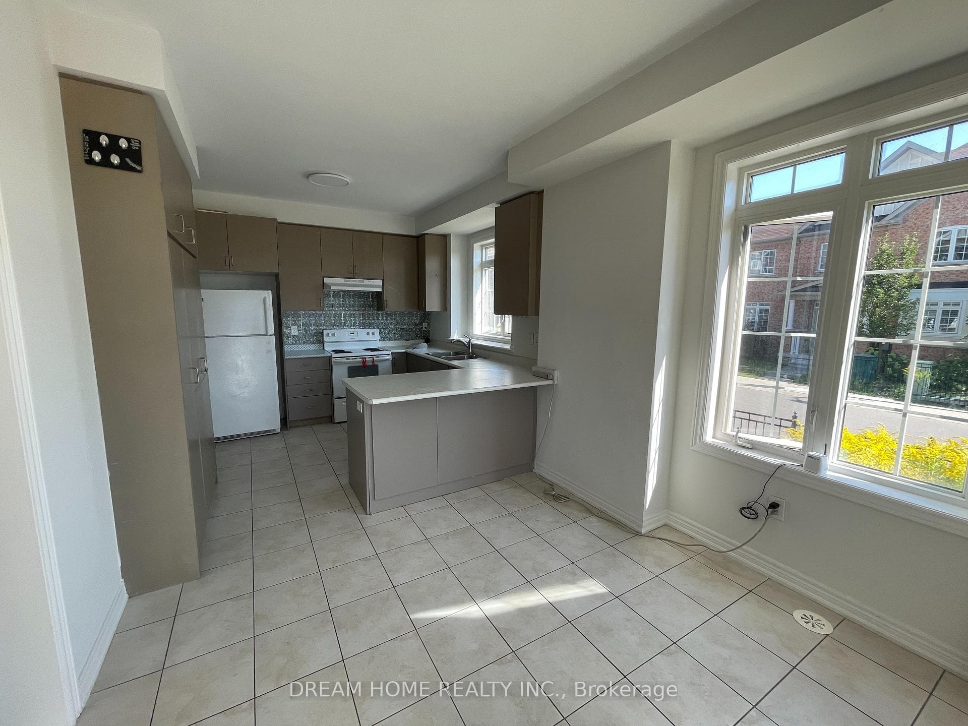 2 Larry Grove Way photo 8