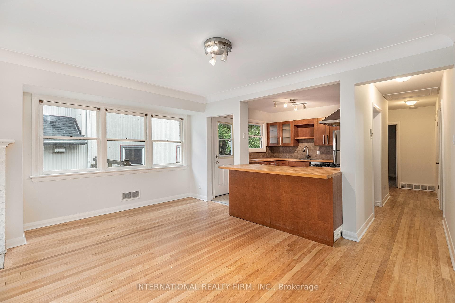 323 Lanark Avenue photo 10
