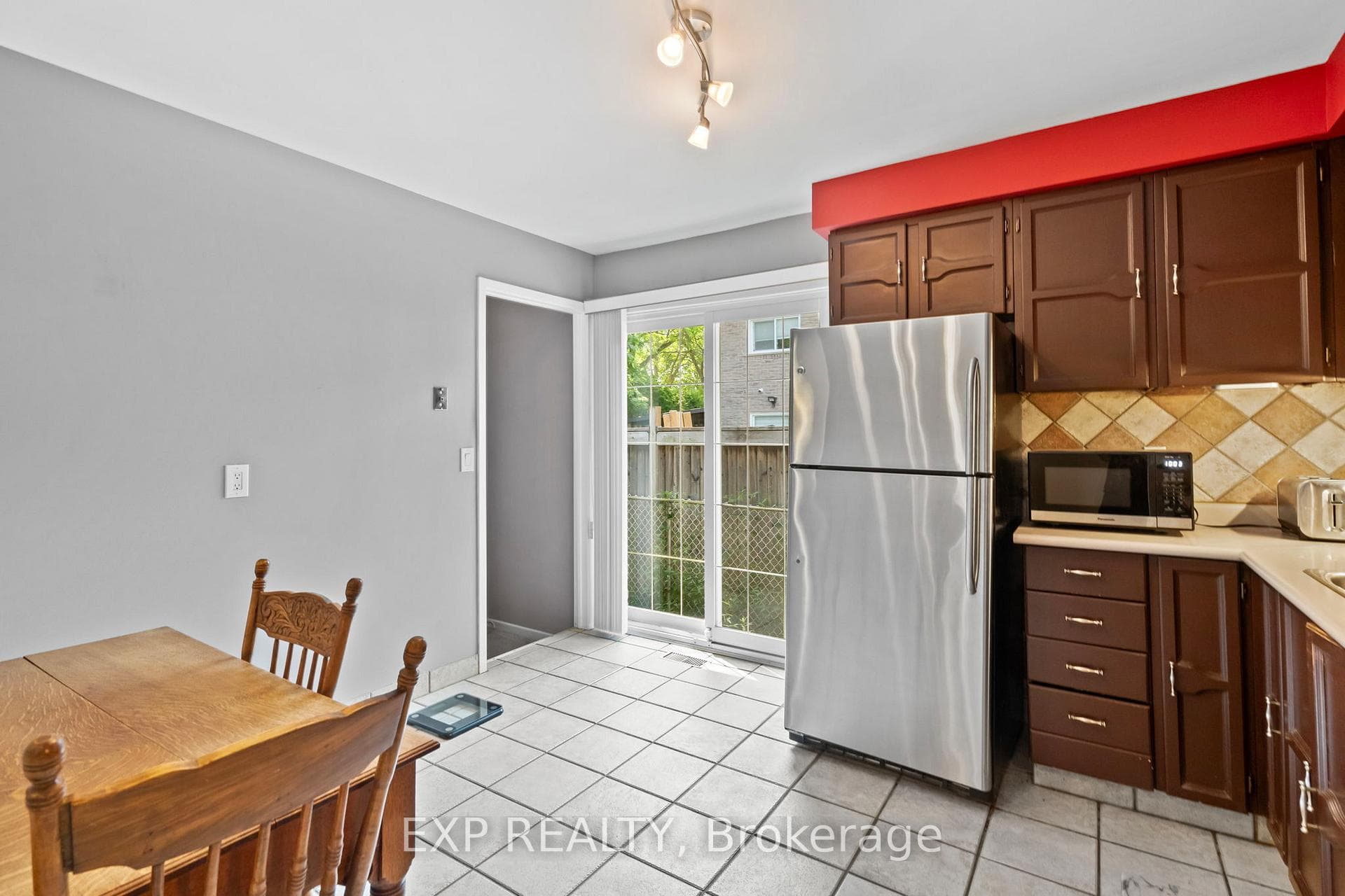97 Mercer Crescent photo 5