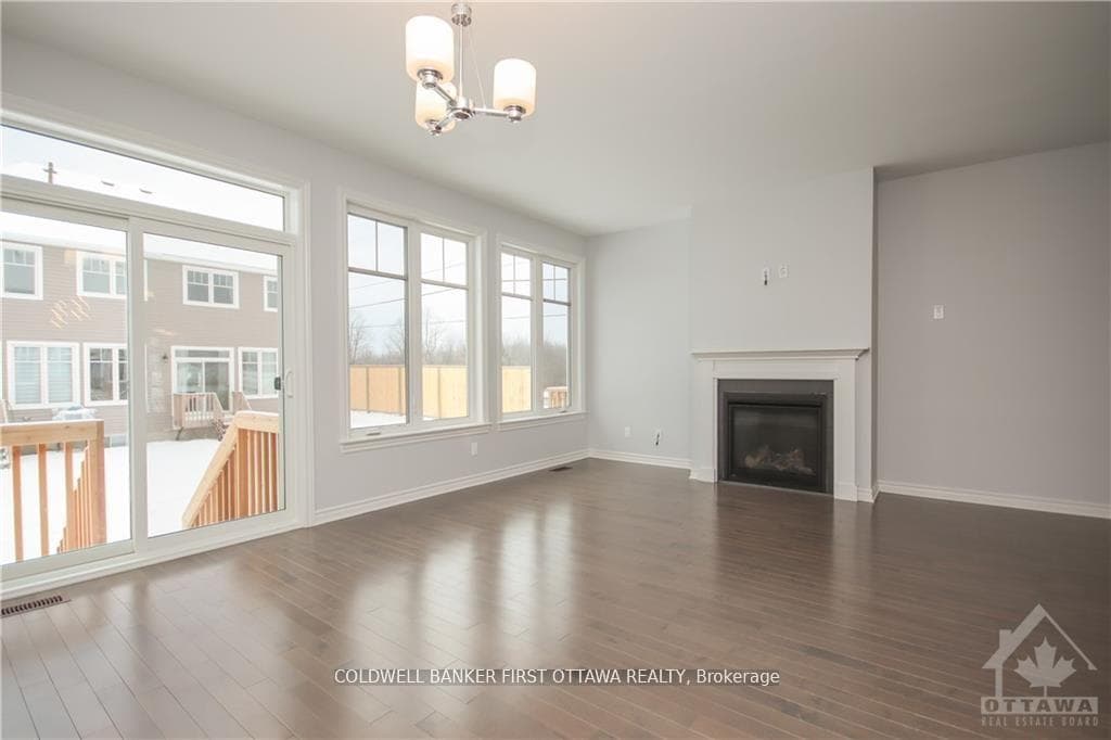 144 ANGELONIA Crescent photo 9