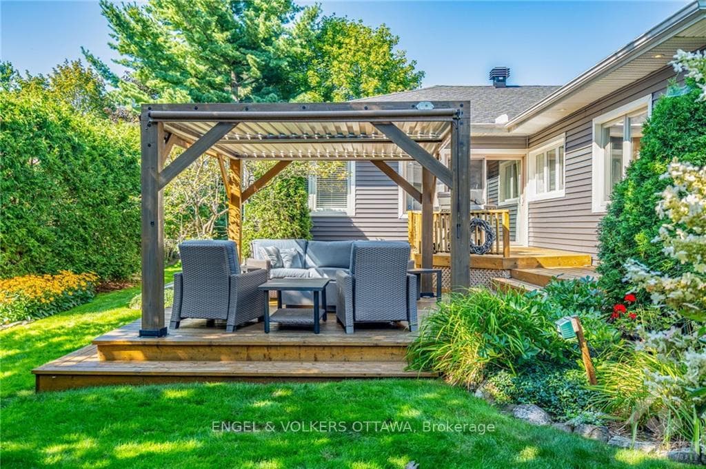 162 HEATH Street photo 26