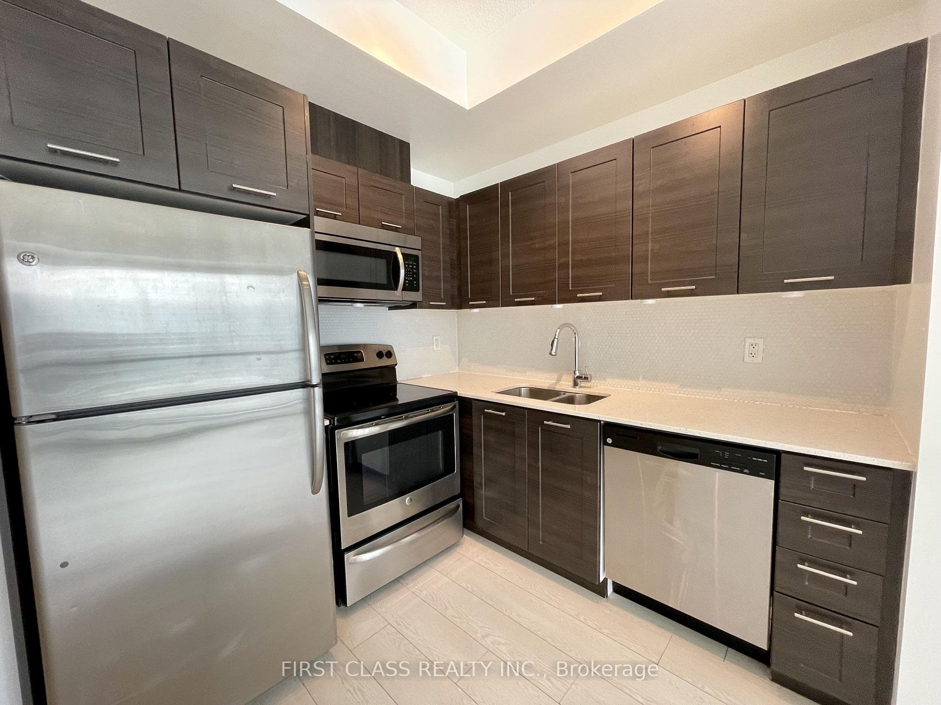20 Bruyeres Mews Unit 2607 photo 4
