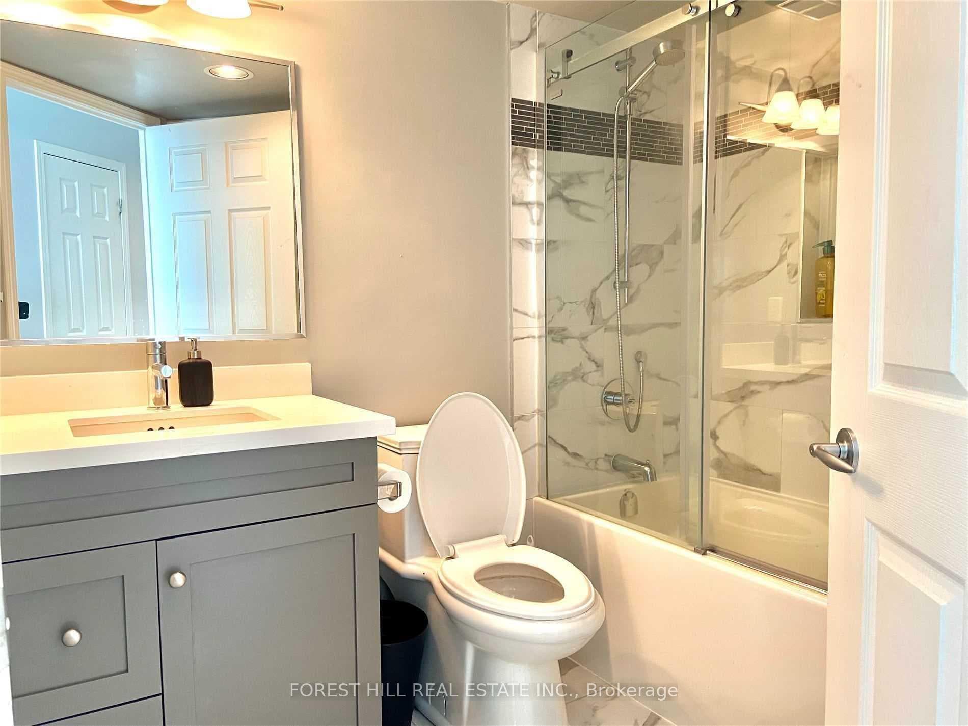 230 Queens Quay Unit 1526 photo 8