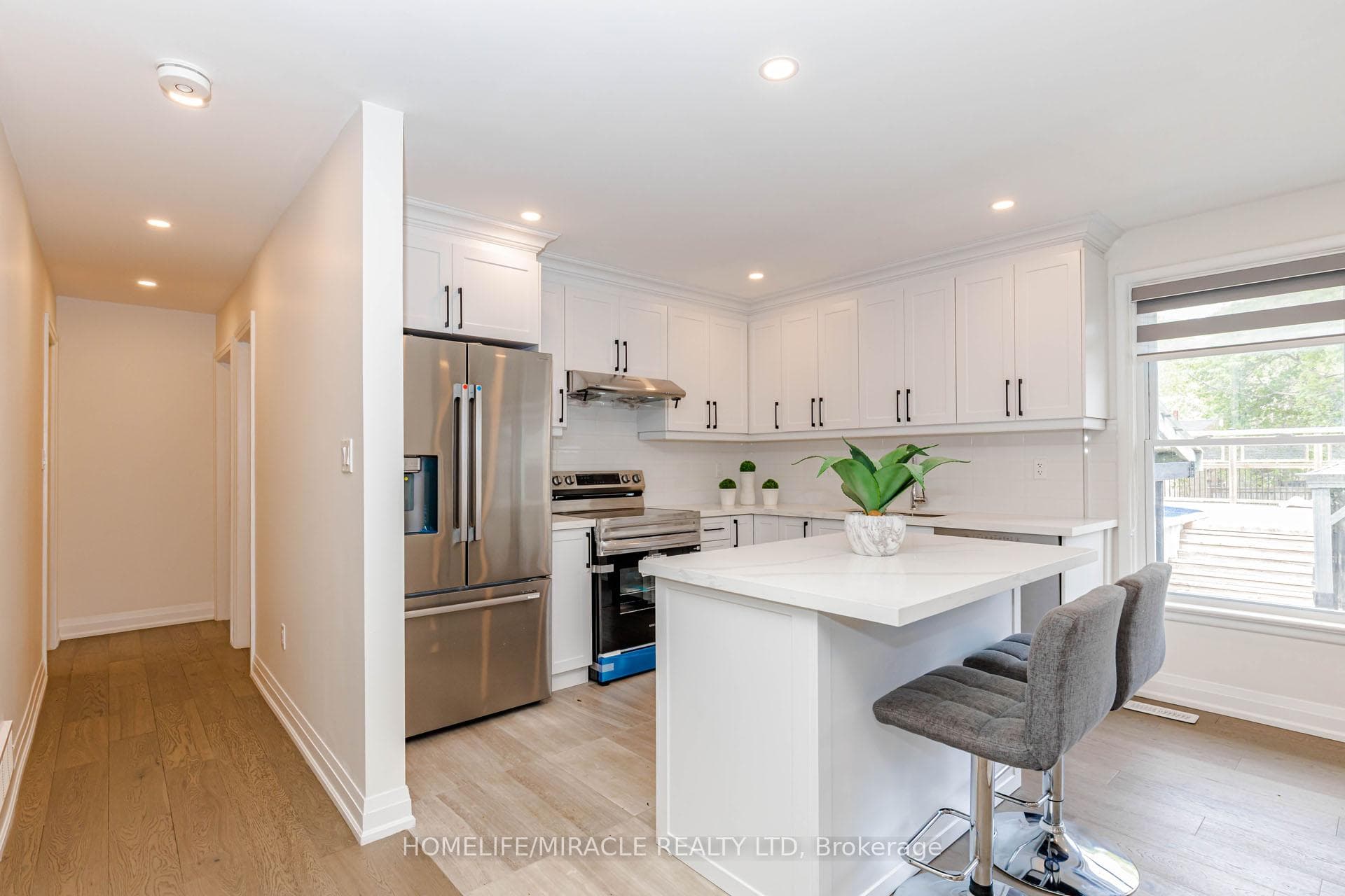 563 Taplow Crescent photo 9