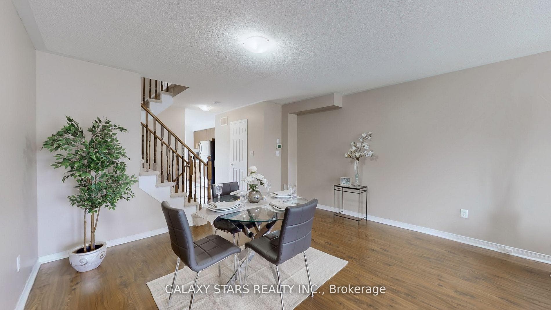 36 Stonewood Street photo 5