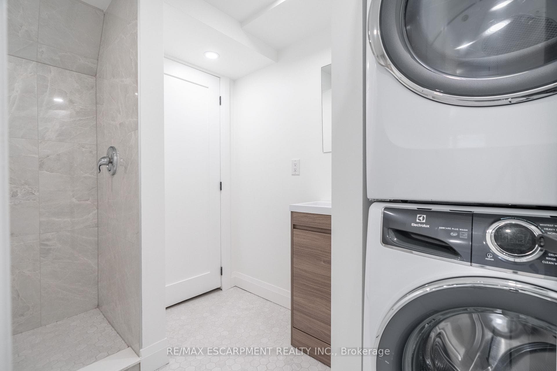 7 Glenmorris Drive photo 39