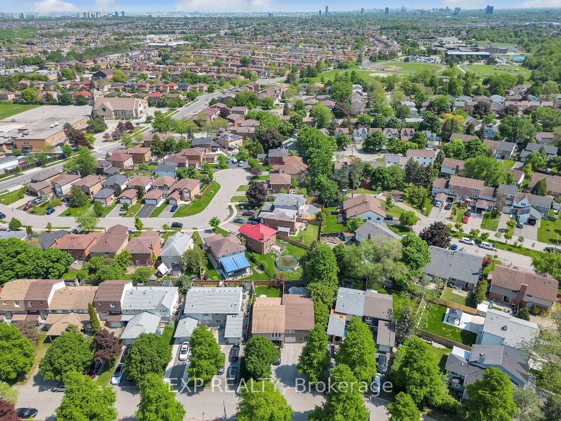 62 Amberwood Square photo 1