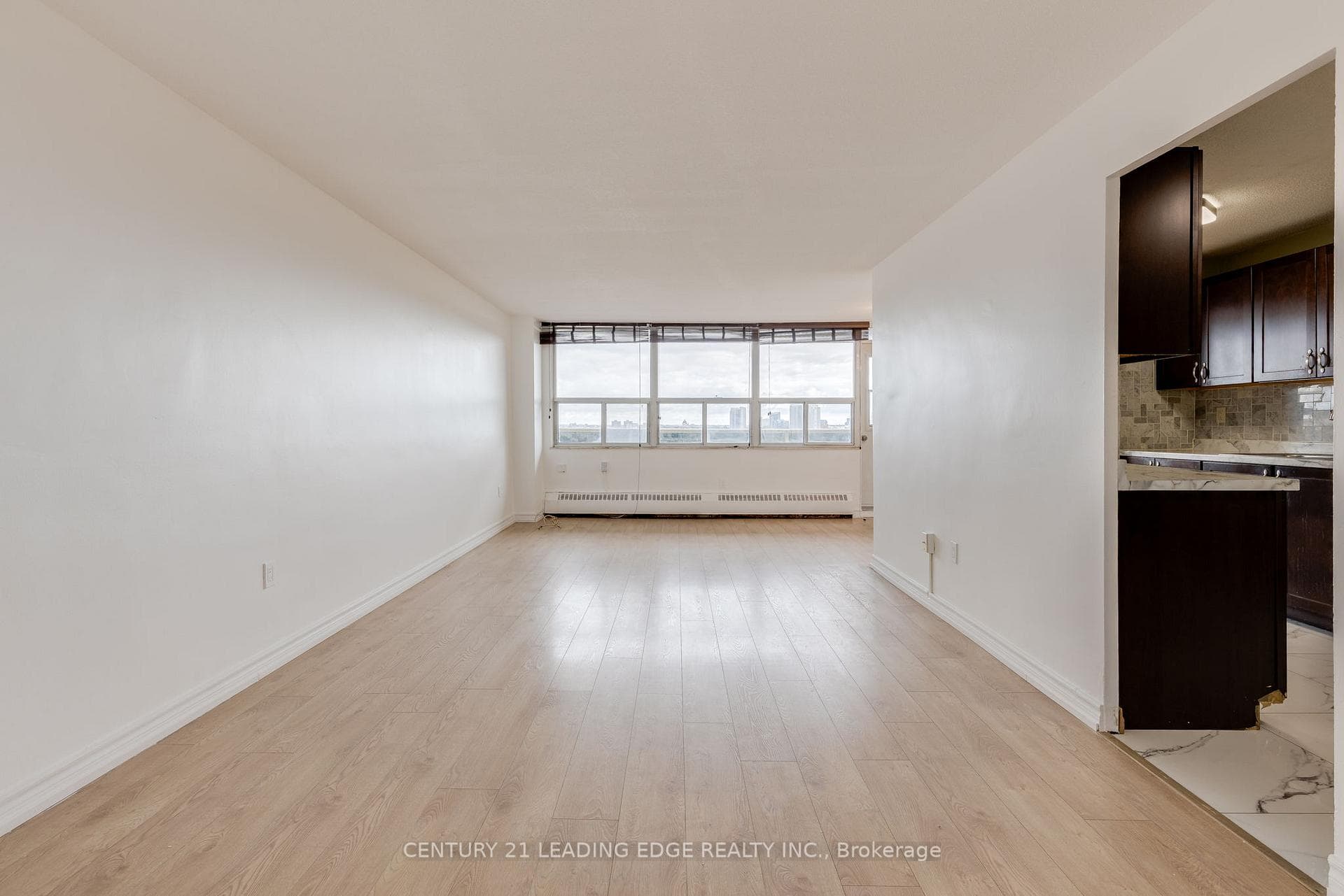 270 Palmdale Drive Unit 1704 photo 3