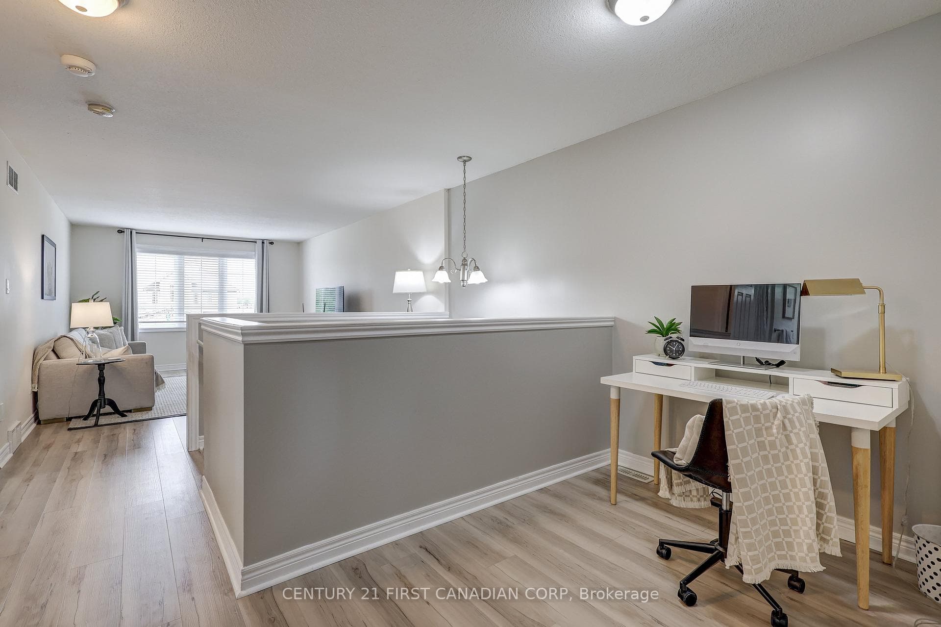 1558 Evans Boulevard photo 13