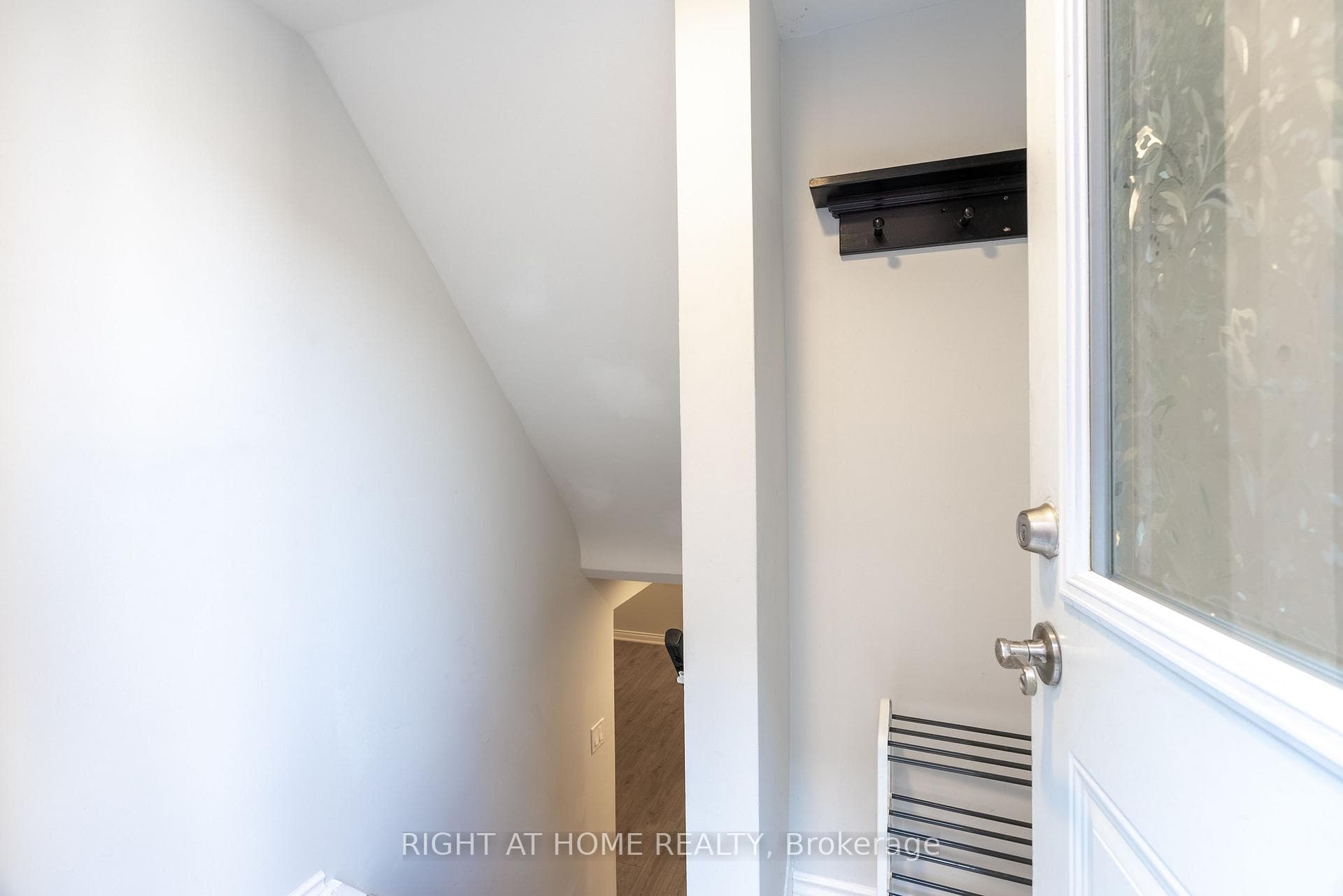 214 Kenilworth Avenue Unit Basement photo 3