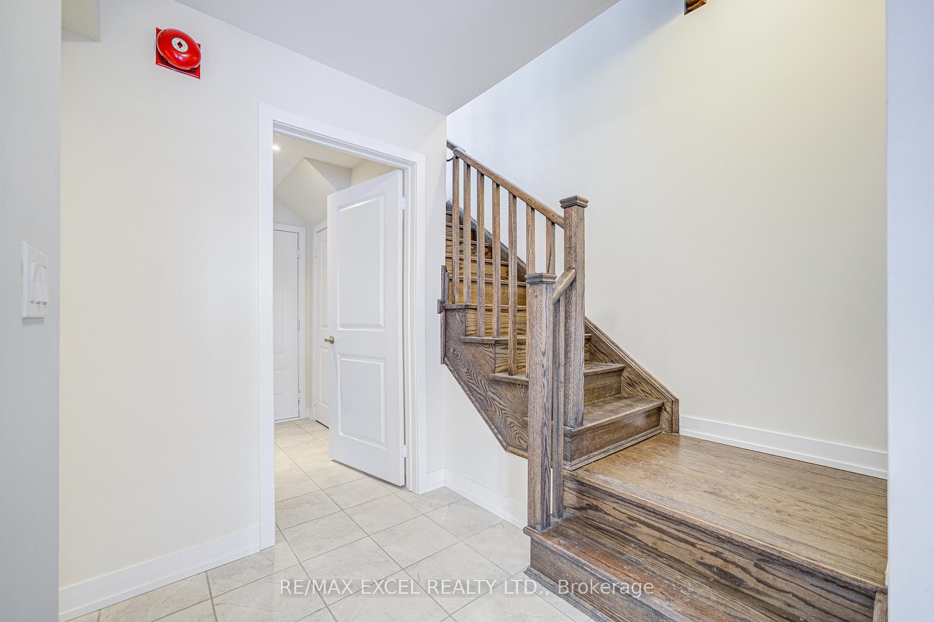 35 Ingersoll Lane photo 9