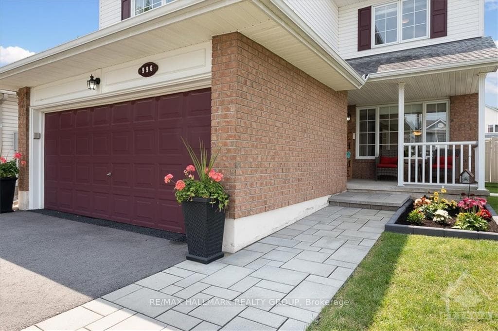 996 SHEENBORO Crescent photo 2