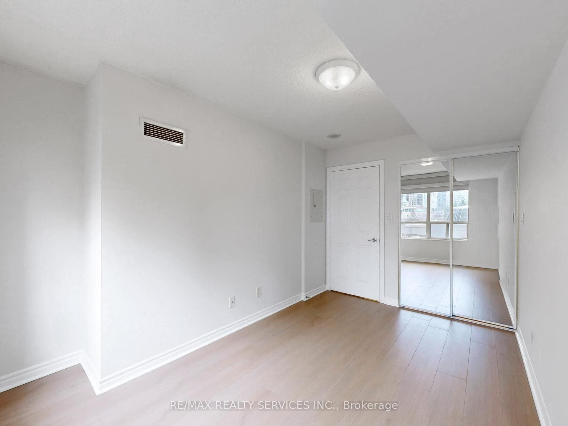 3880 Duke Of York Boulevard Unit 504 photo 28