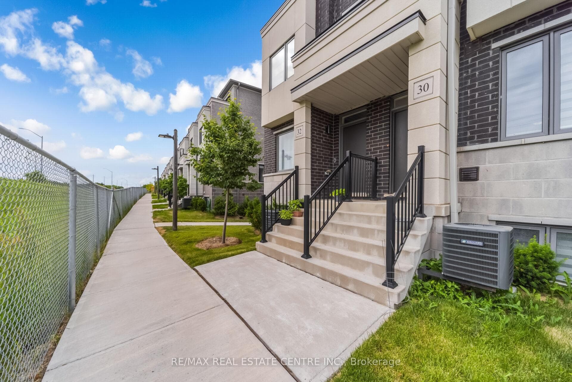 30 Lambert Lane photo 4
