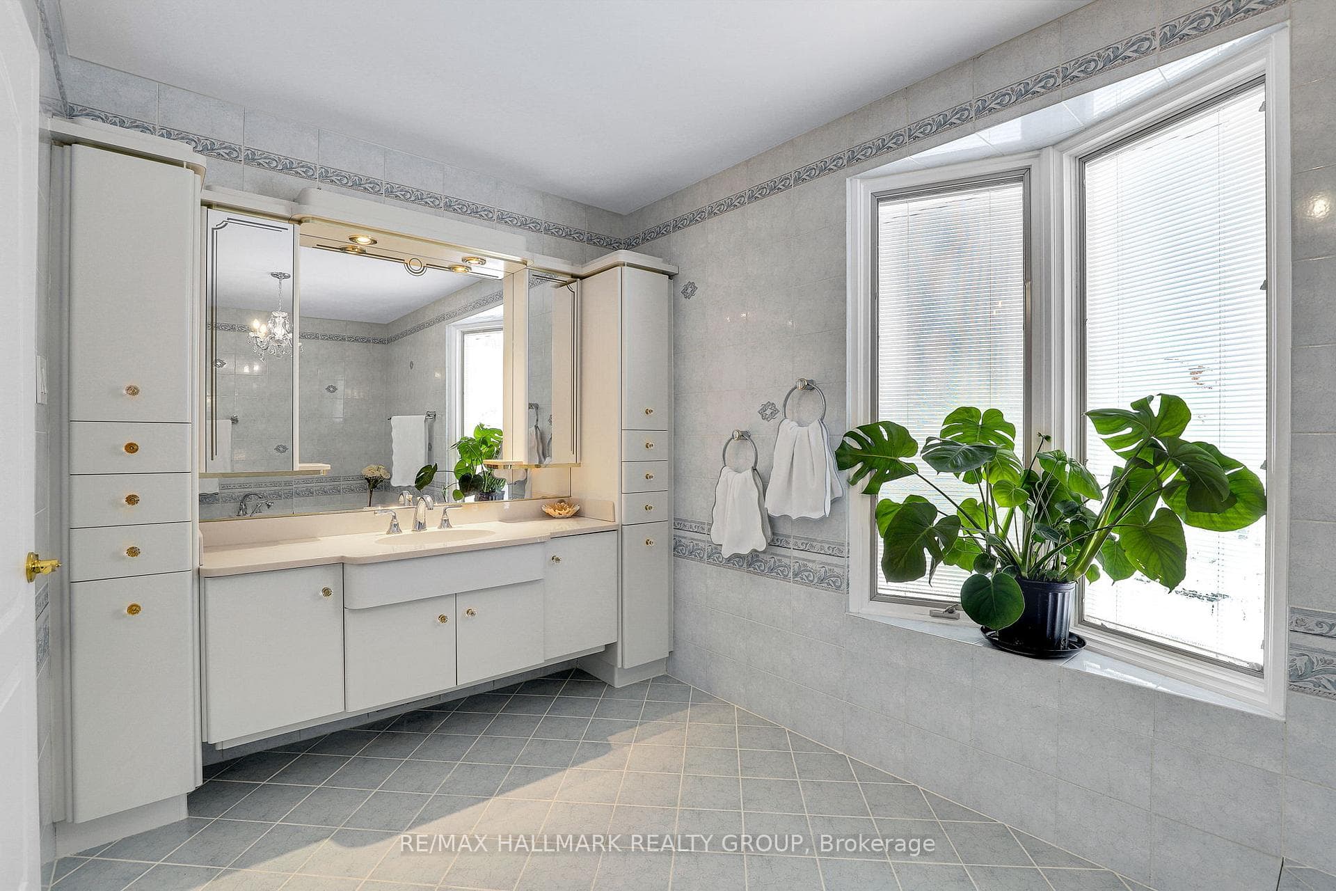 2nd floor family bathroom