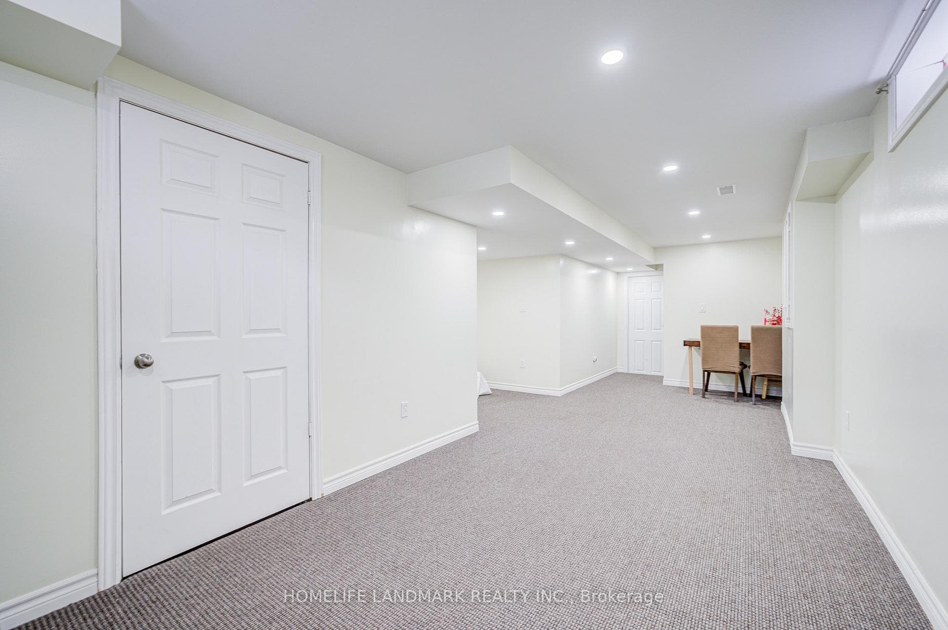 30 Richard Coulson Crescent photo 34