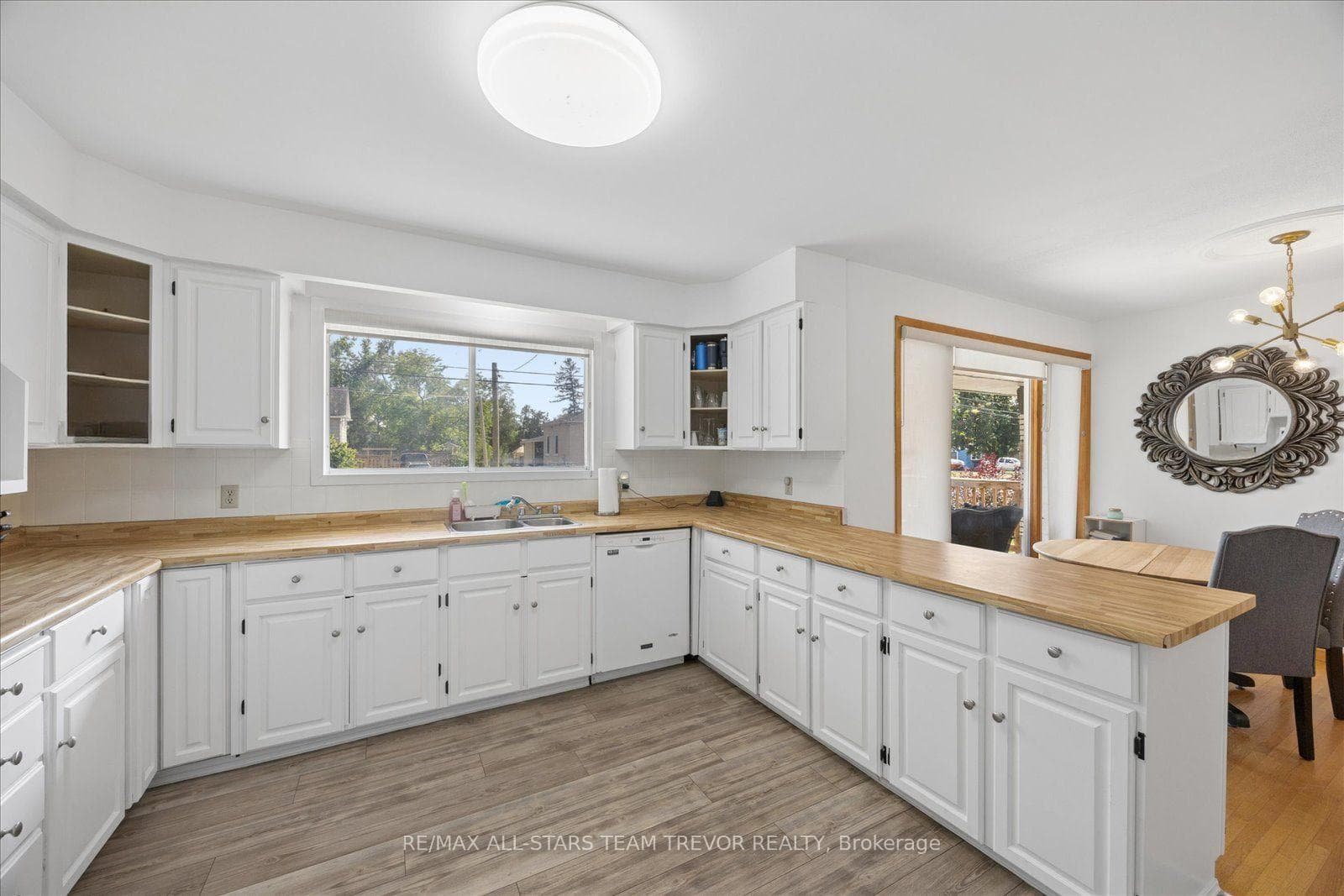 280 Bay Street photo 3
