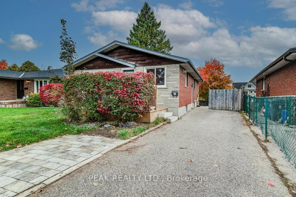 92 Brant Avenue photo 2