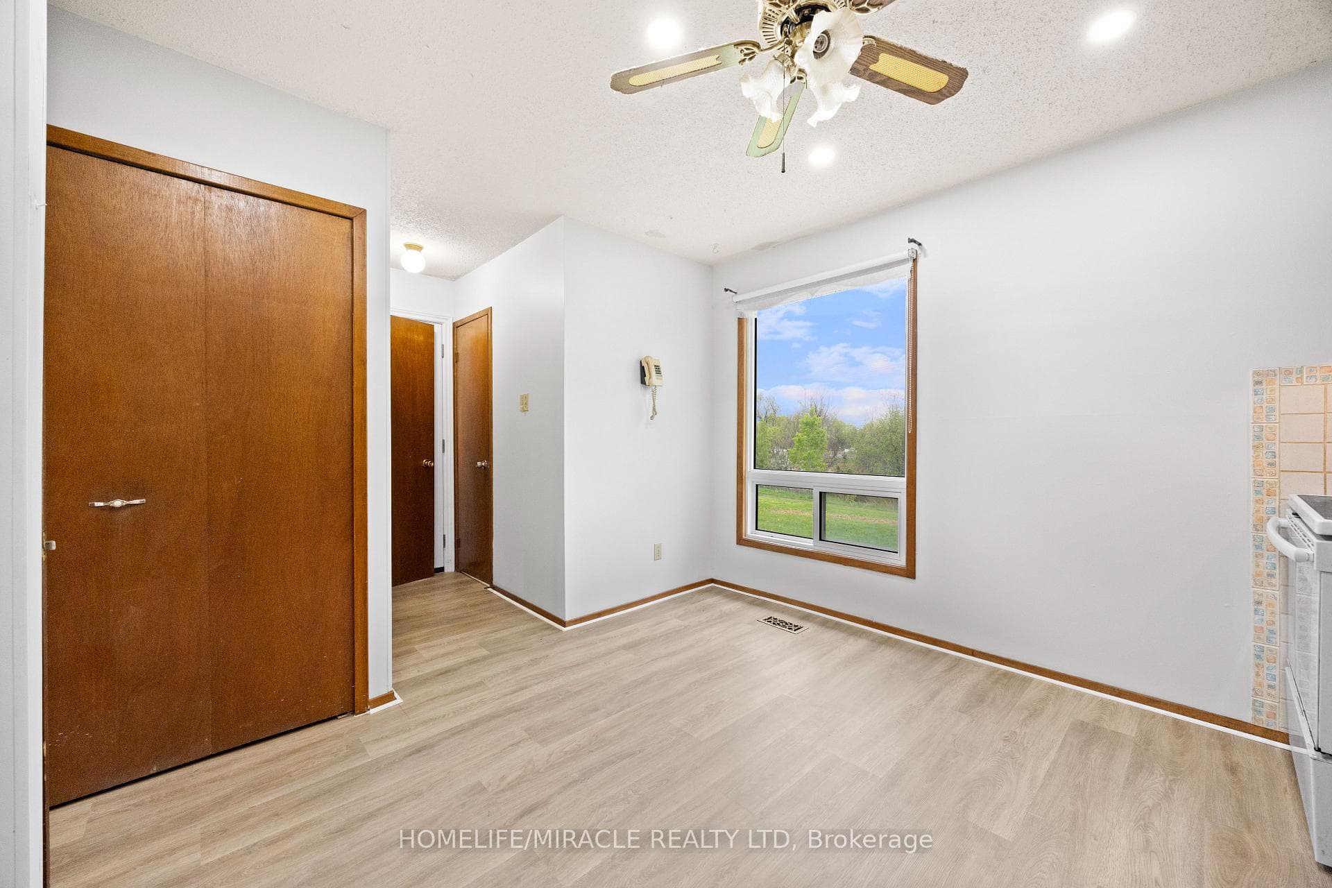 1250 Jalna Boulevard Unit 8 photo 12