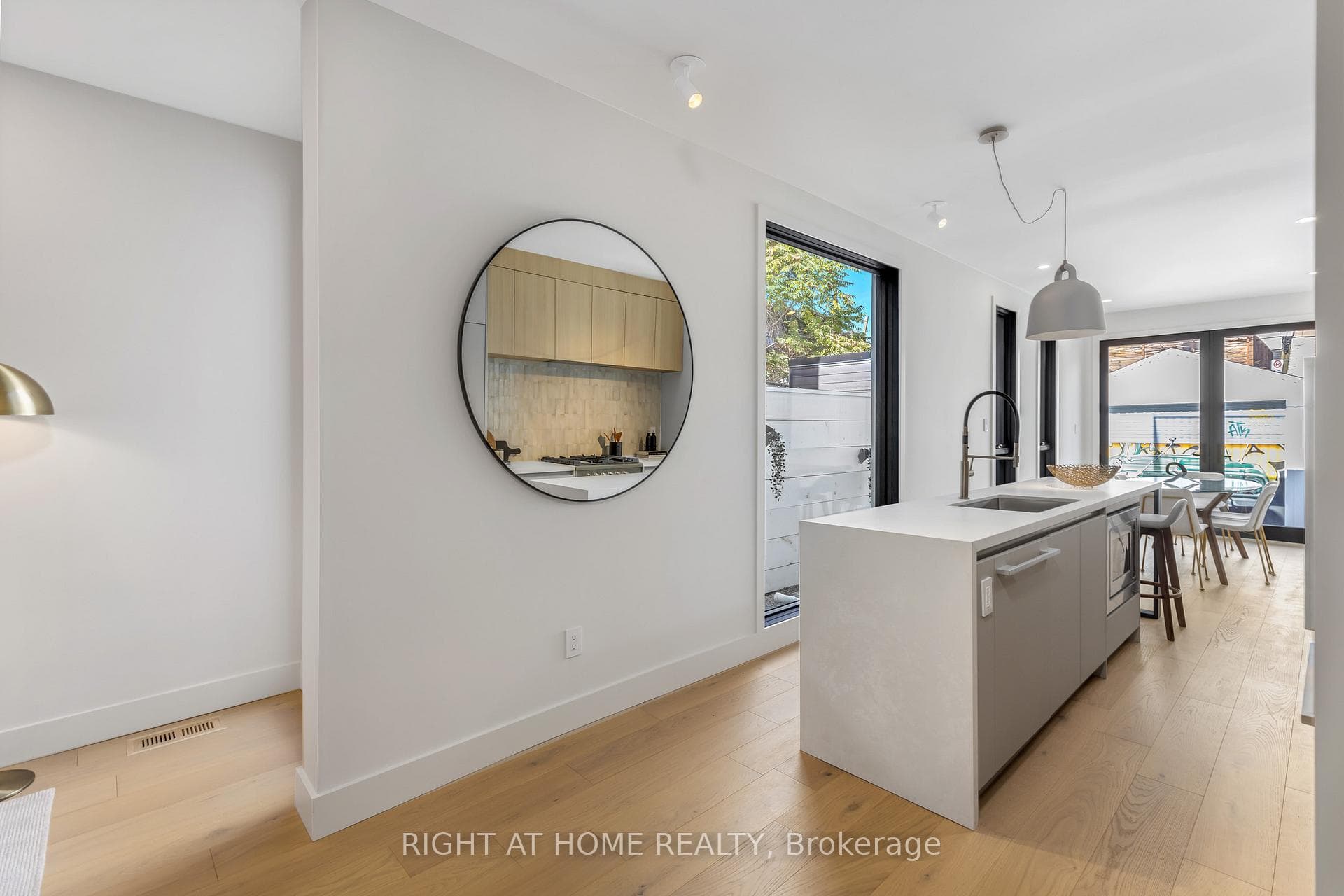 768 Richmond Street photo 13