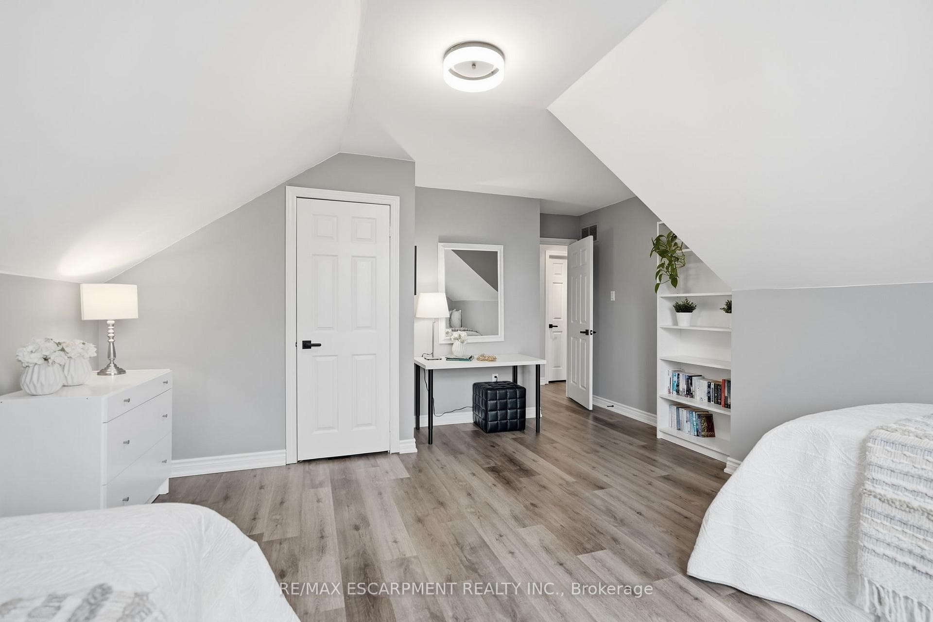 9 CORNELIA Court photo 31